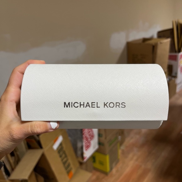 Micheal Kors rose gold watch✨😍 - Picture 8 of 9